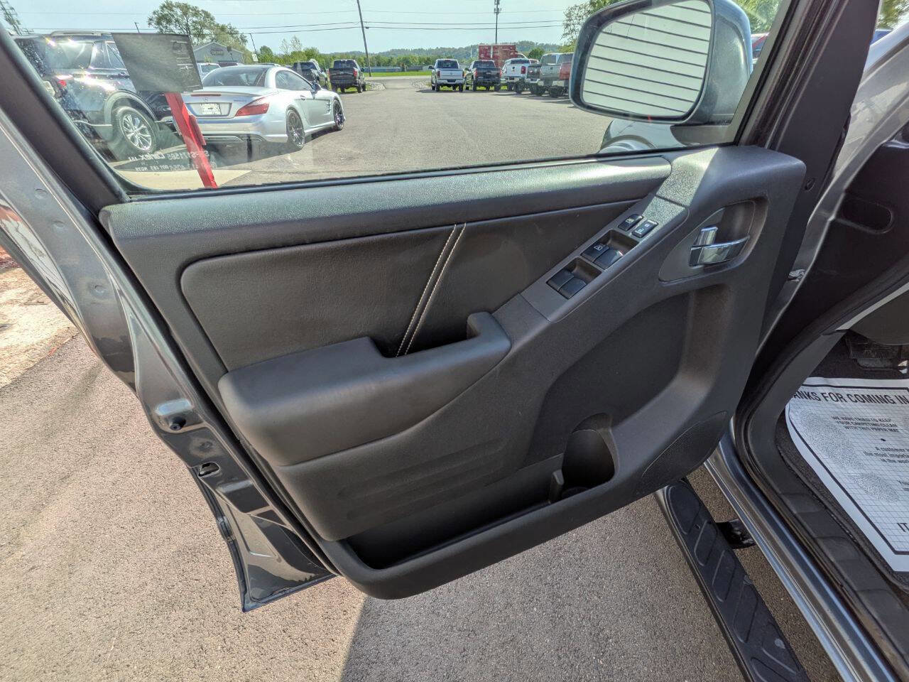 Used 2016 Nissan Frontier PRO-4X AWD/4WD image 18