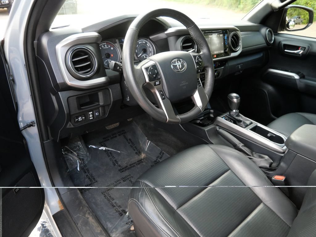 Used 2018 Toyota Tacoma Limited AWD/4WD image 3