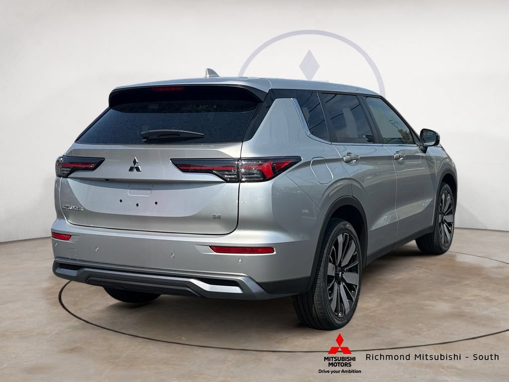 New 2026 Mitsubishi Outlander SE FWD image 3