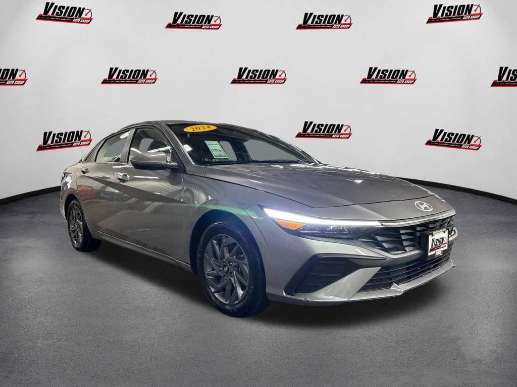 Certified 2024 Hyundai Elantra SEL image 3