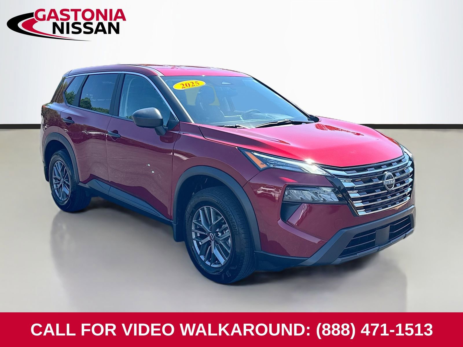 Used 2025 Nissan Rogue S FWD image 1