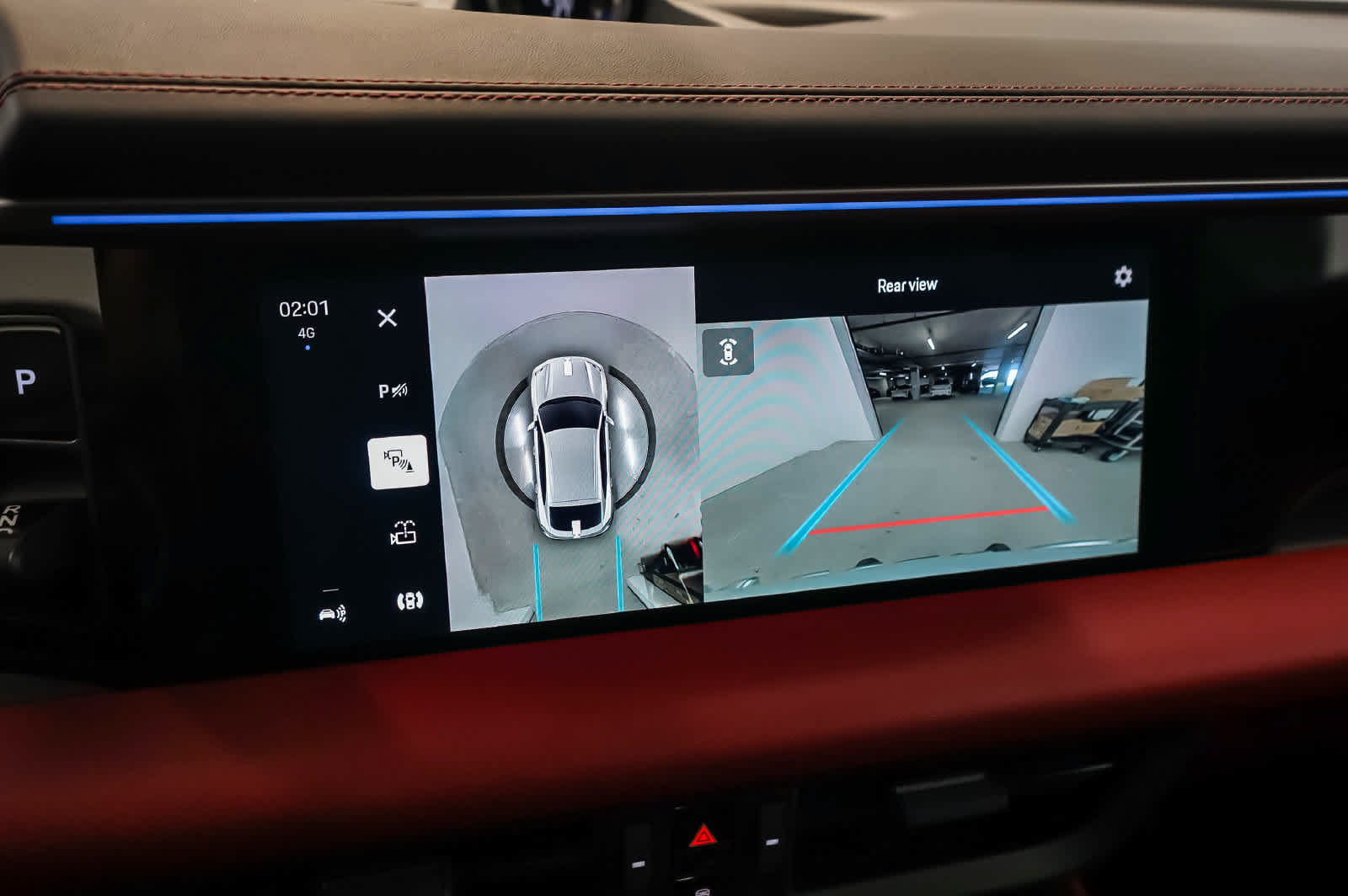 Certified 2025 Porsche Macan 4S Electric AWD/4WD image 29