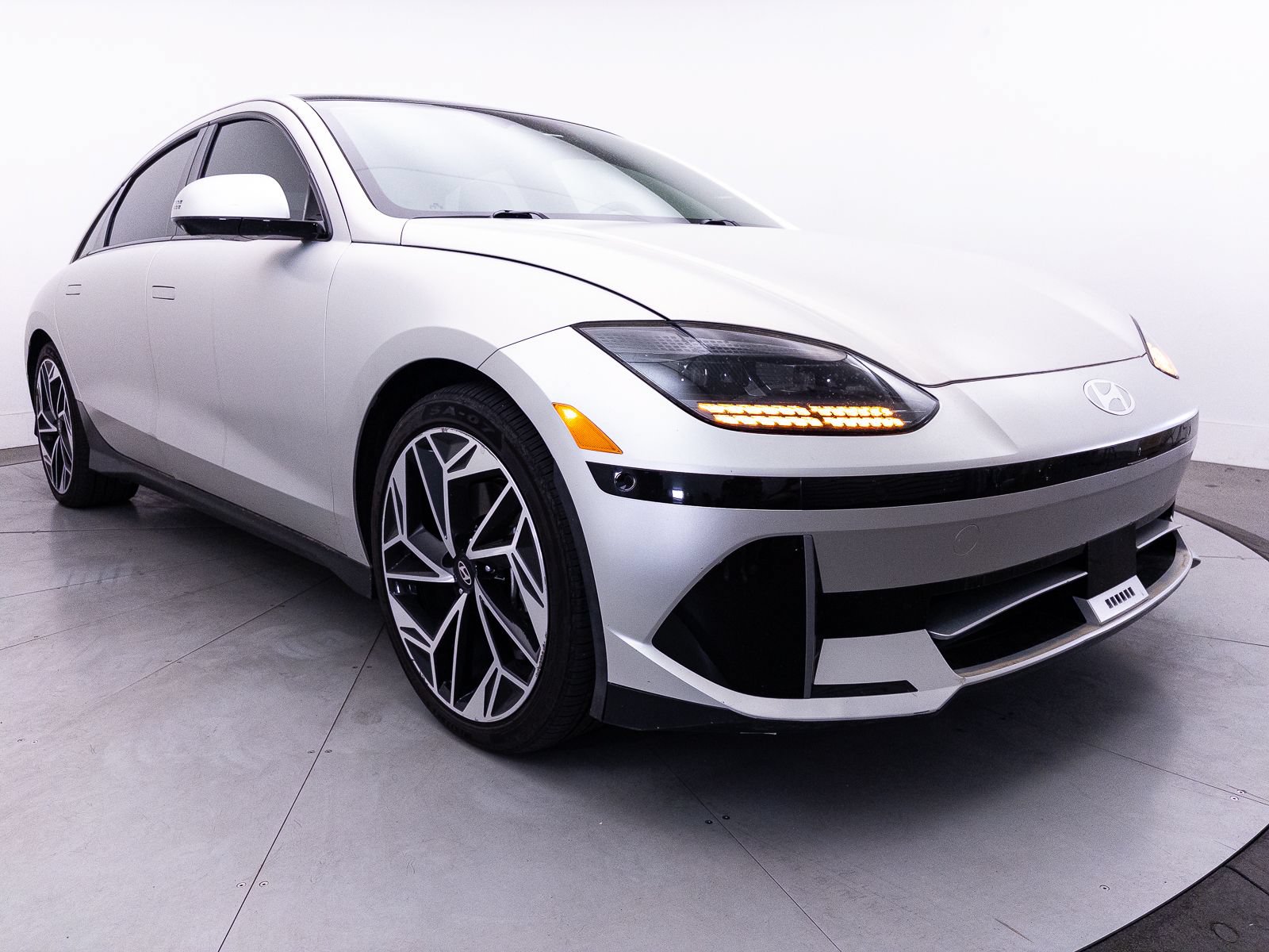Used 2023 Hyundai Ioniq 6 Limited RWD image 13
