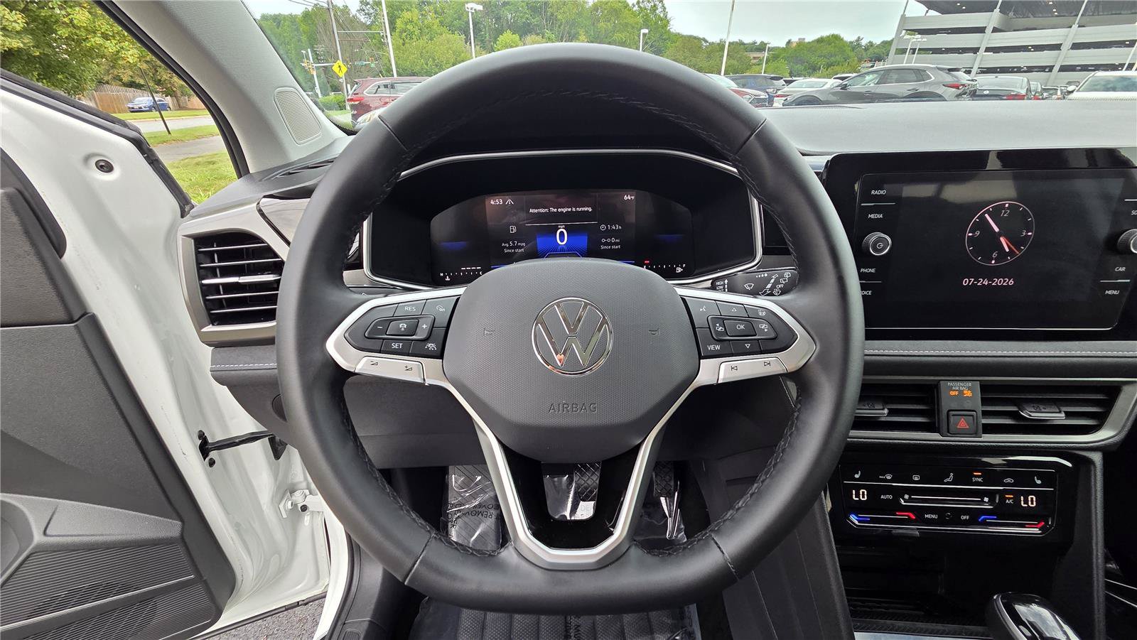 Certified 2025 Volkswagen Taos SE AWD/4WD image 18