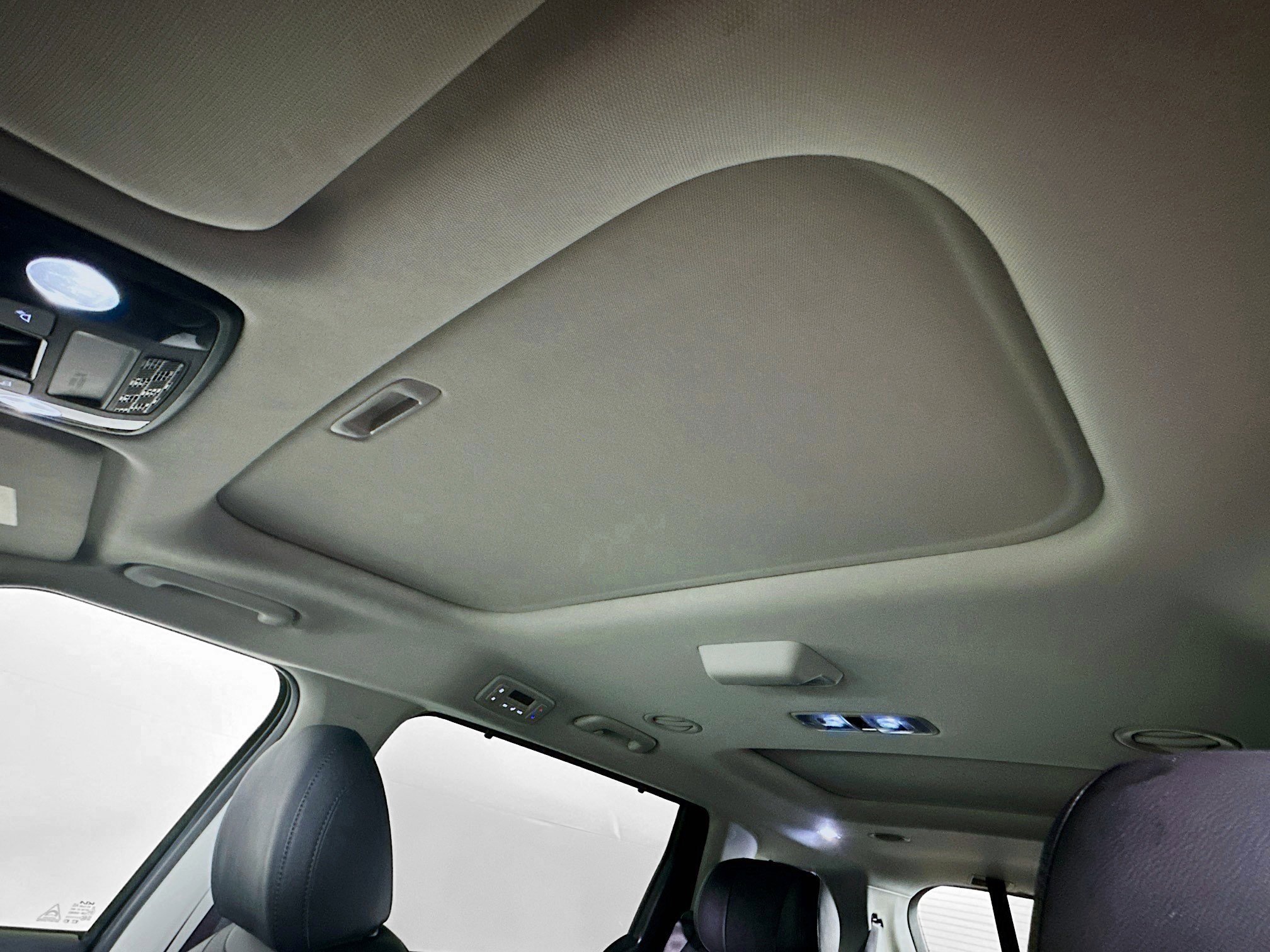 Used 2025 Kia Carnival SX Prestige image 24