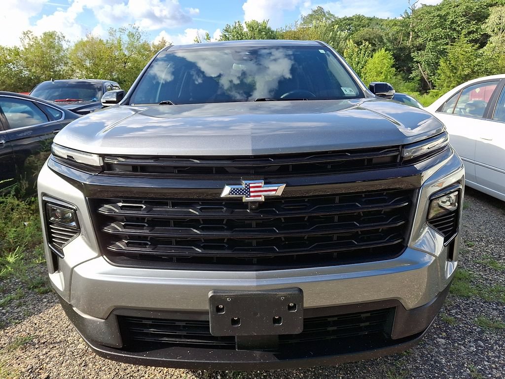 Used 2024 Chevrolet Traverse LT w/ Midnight/Sport Edition FWD image 2