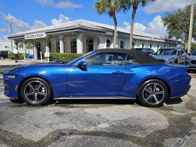 Used 2024 Ford Mustang Convertible image 2