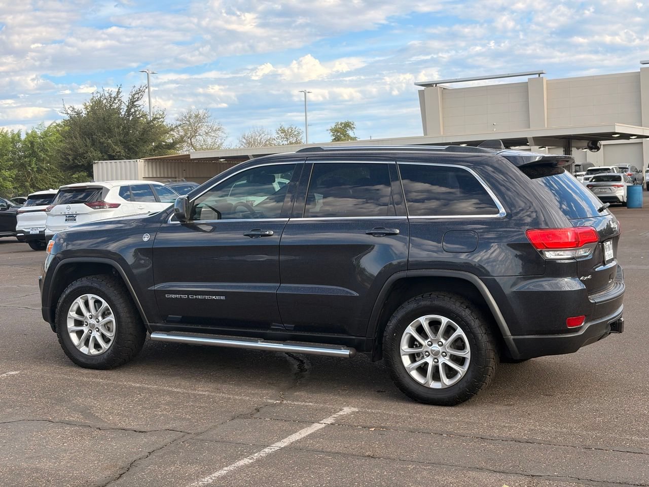 Used 2015 Jeep Grand Cherokee Laredo w/ Quick Order Package 23E AWD/4WD image 4