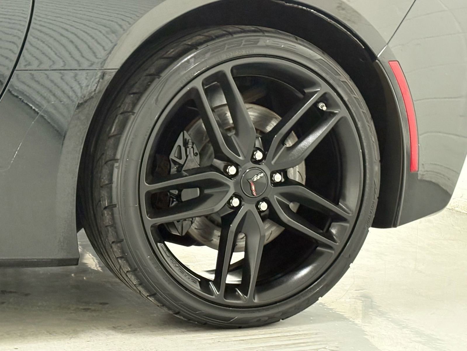 Used 2016 Chevrolet Corvette Stingray Coupe w/ Carbon Flash Badge Package RWD image 31