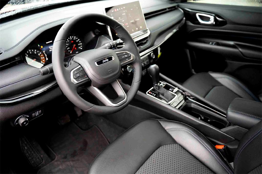 New 2026 Jeep Compass Latitude image 10