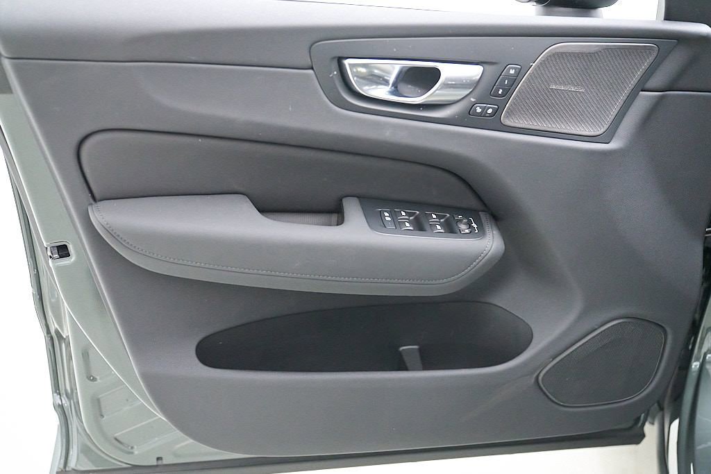 New 2026 Volvo XC60 T8 Ultra w/ Climate Package AWD/4WD image 10