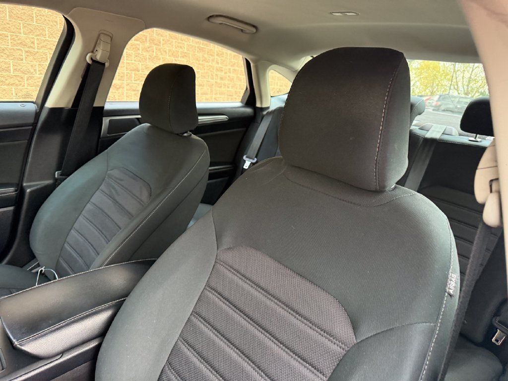 Used 2020 Ford Fusion SE FWD image 11