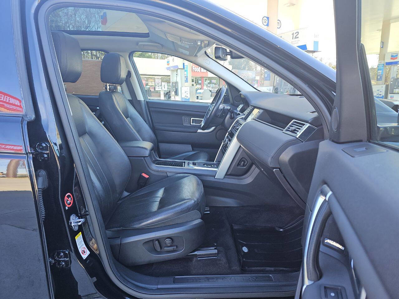 Used 2019 Land Rover Discovery Sport HSE image 11