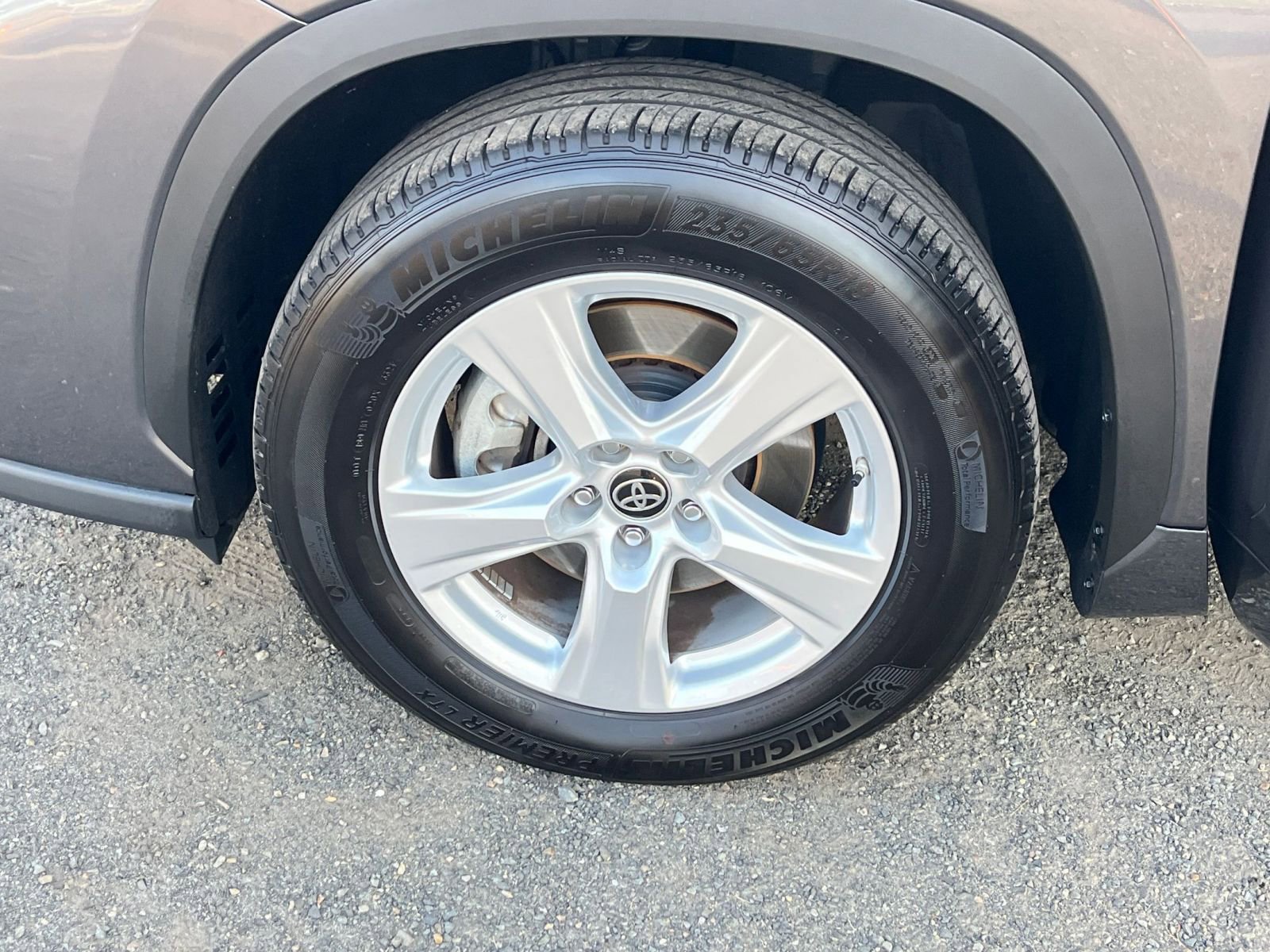 Used 2025 Toyota Highlander LE image 31