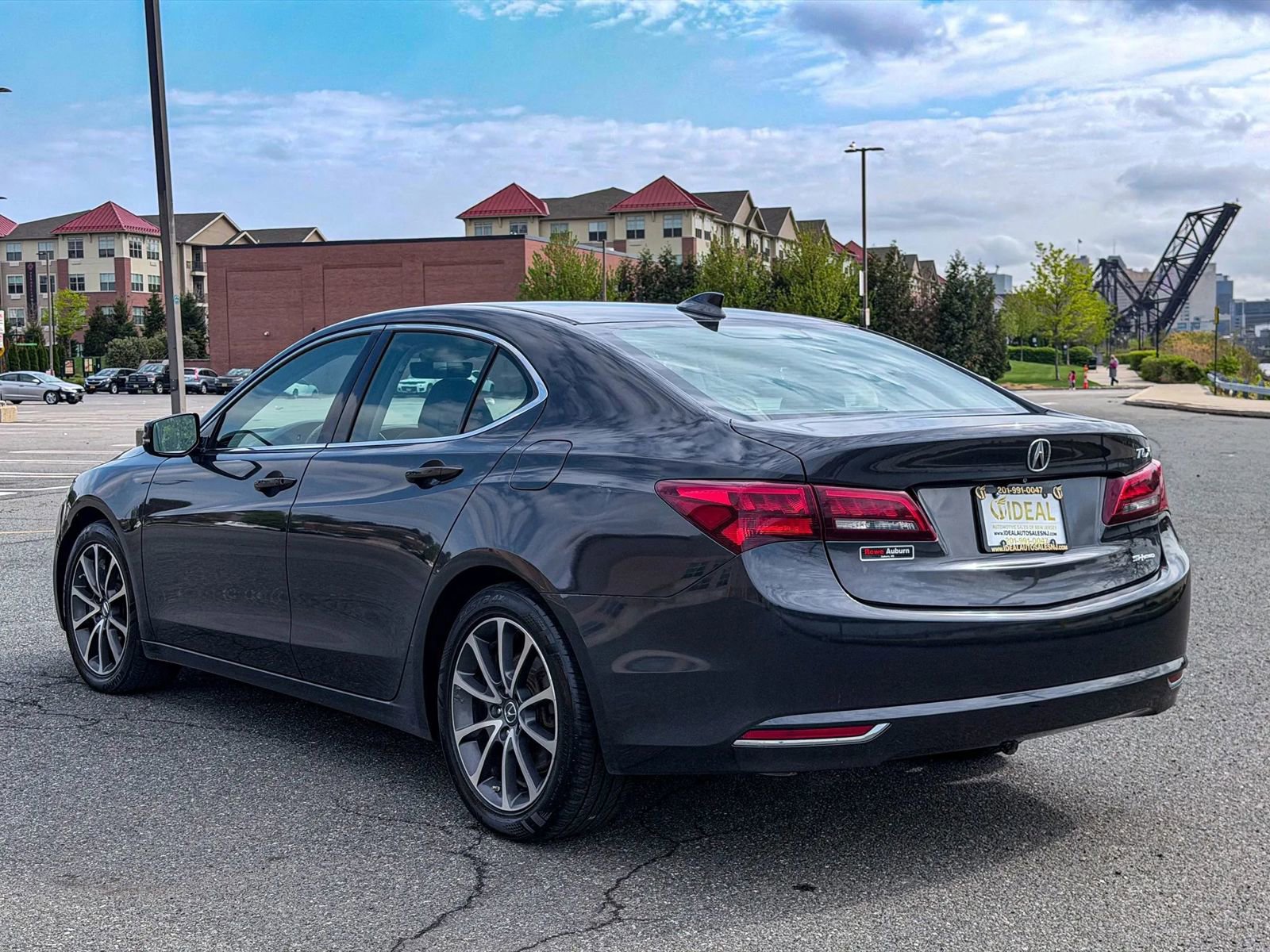 Used 2015 Acura TLX V6 SH-AWD w/ Technology Pkg image 3