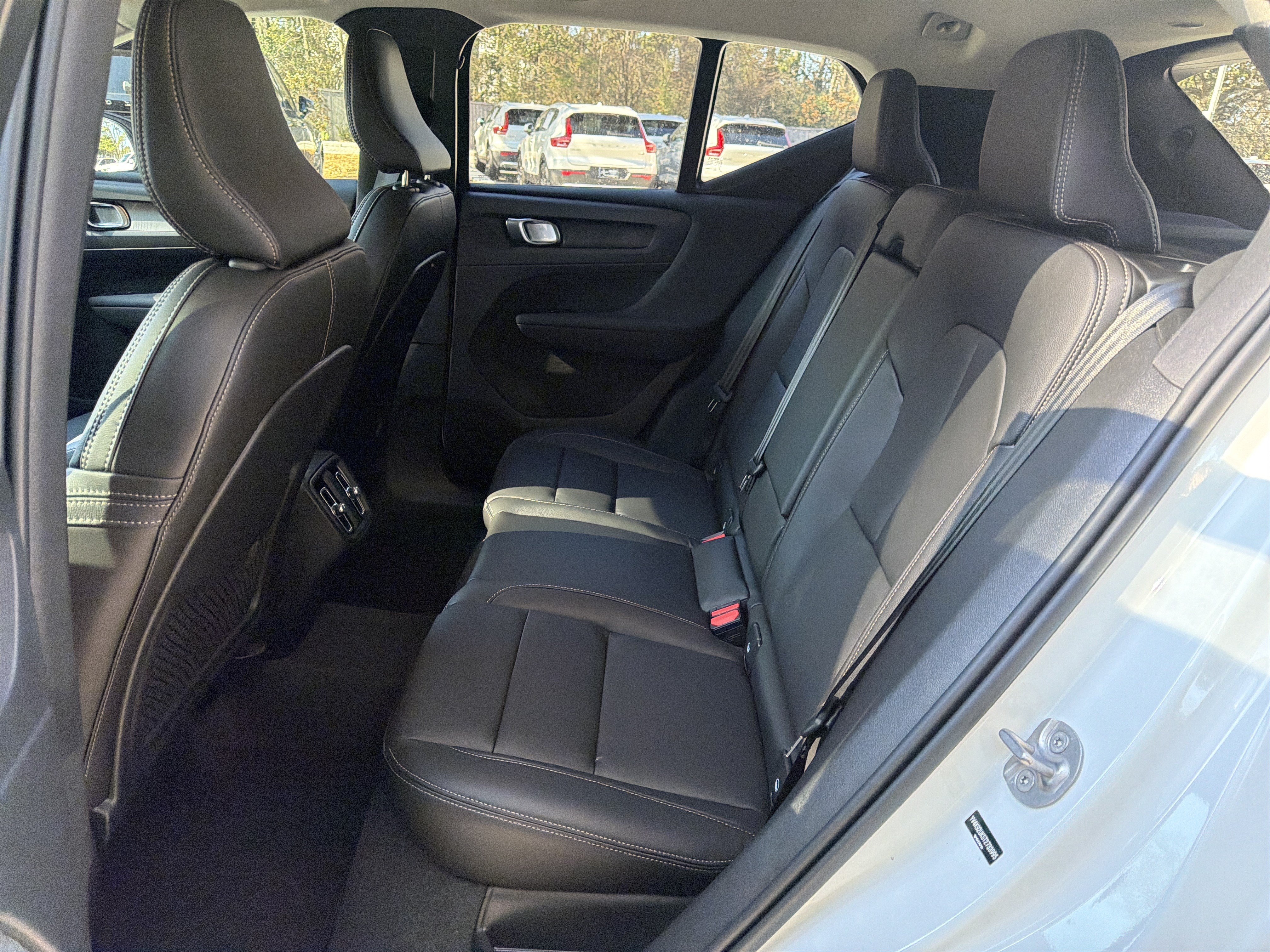 New 2026 Volvo XC40 B4 Core FWD image 33