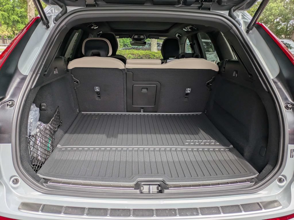 New 2026 Volvo XC60 T8 Plus w/ Protection Package Premier AWD/4WD image 13
