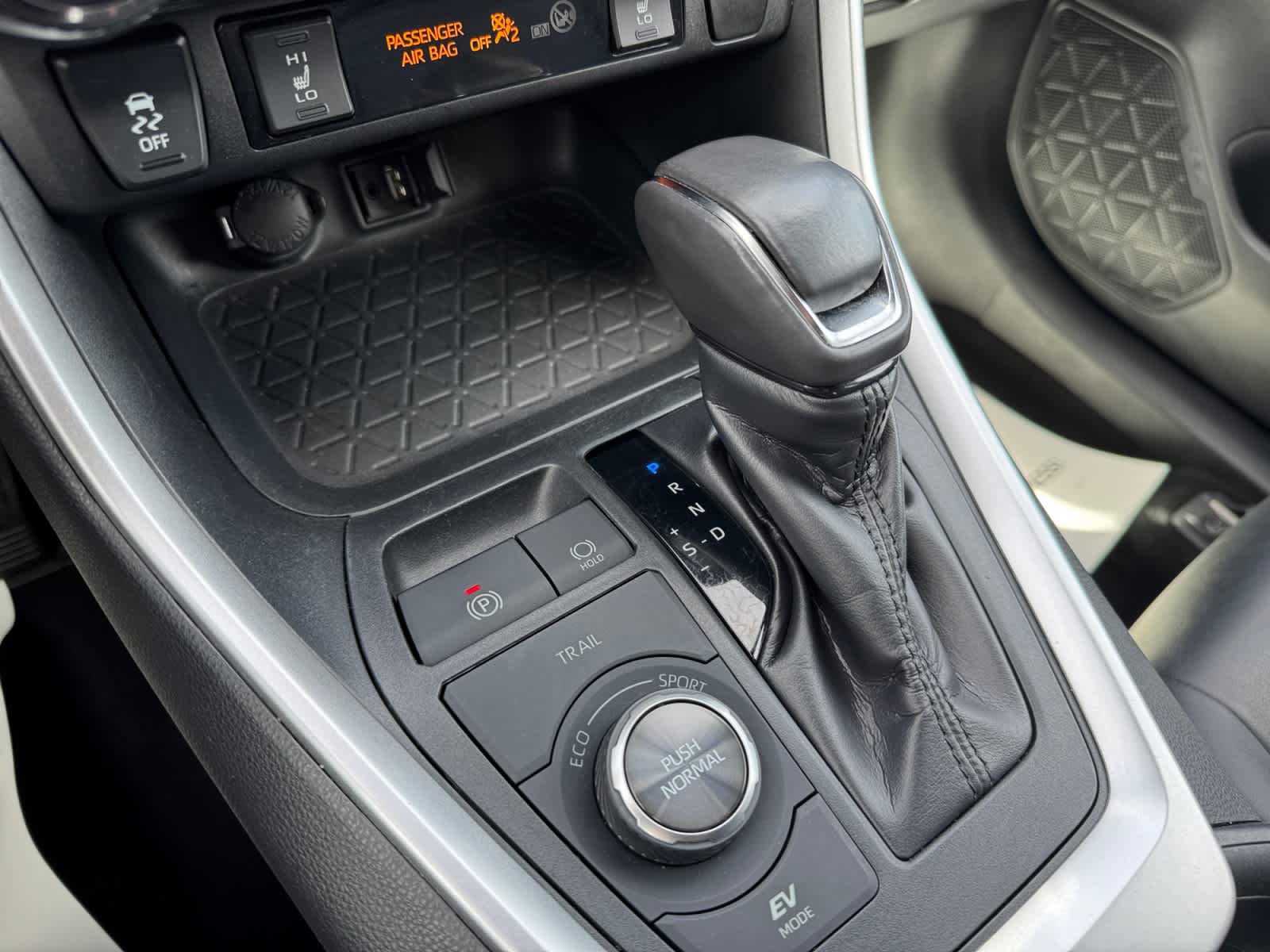 Used 2019 Toyota RAV4 XSE AWD/4WD image 8