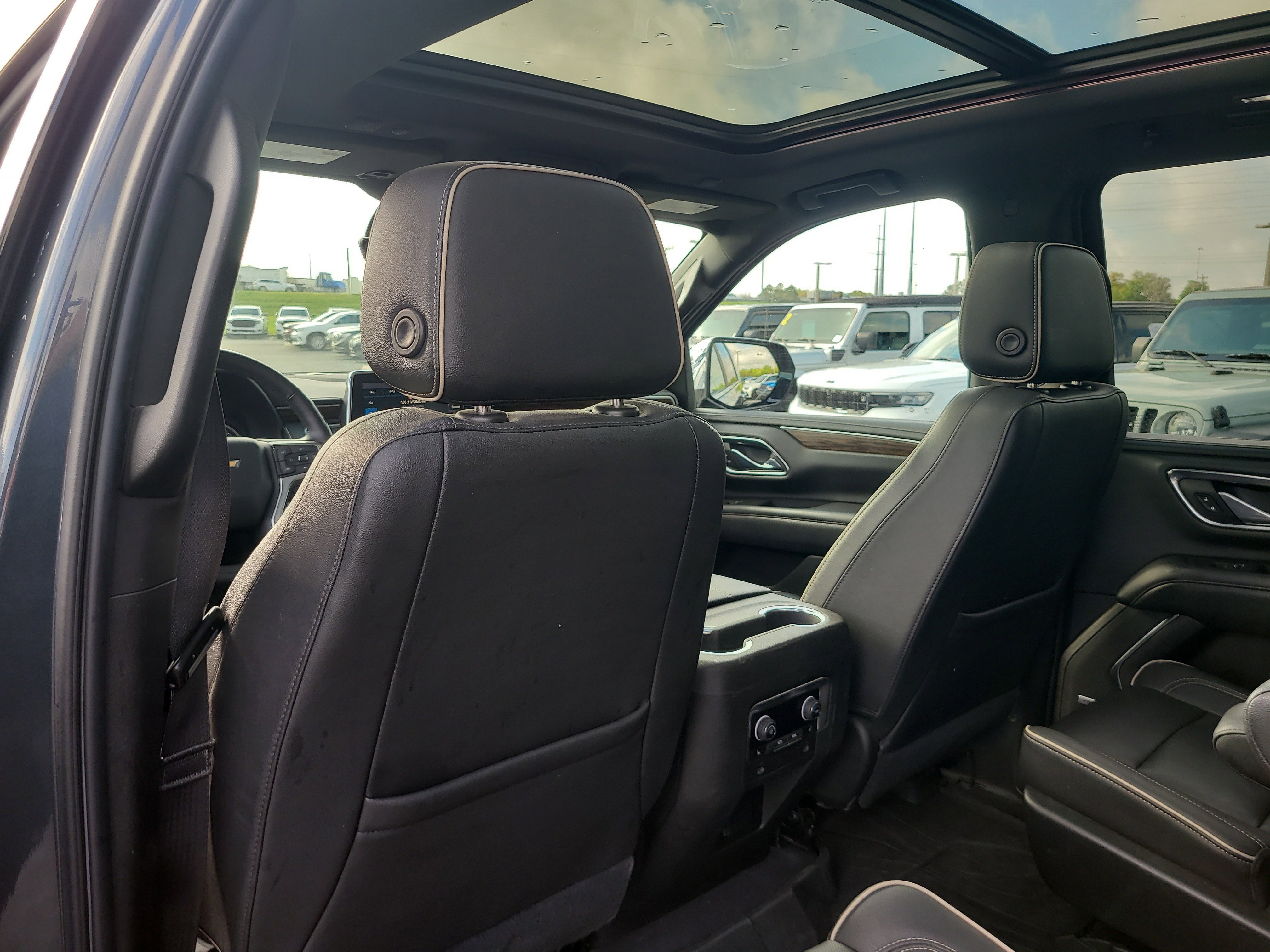 Used 2021 Chevrolet Suburban Premier w/ Premium Package image 13