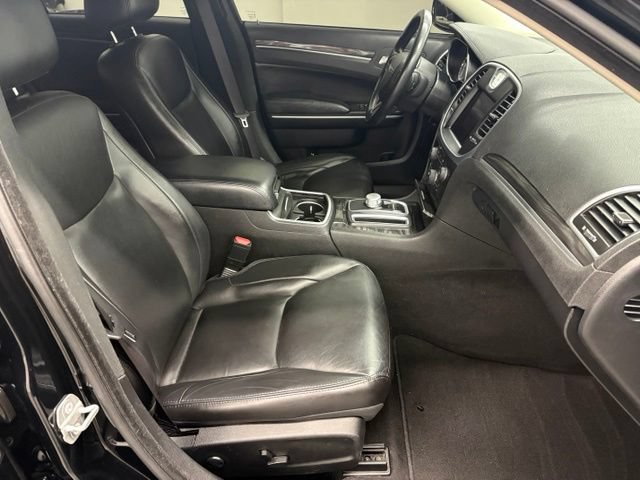 Used 2022 Chrysler 300 Touring L RWD image 38