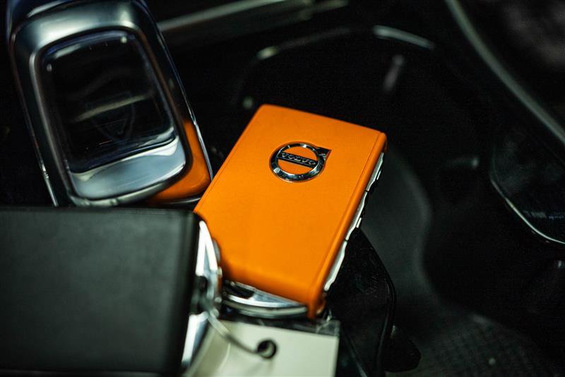 Used 2023 Volvo XC40 B4 Ultimate image 24