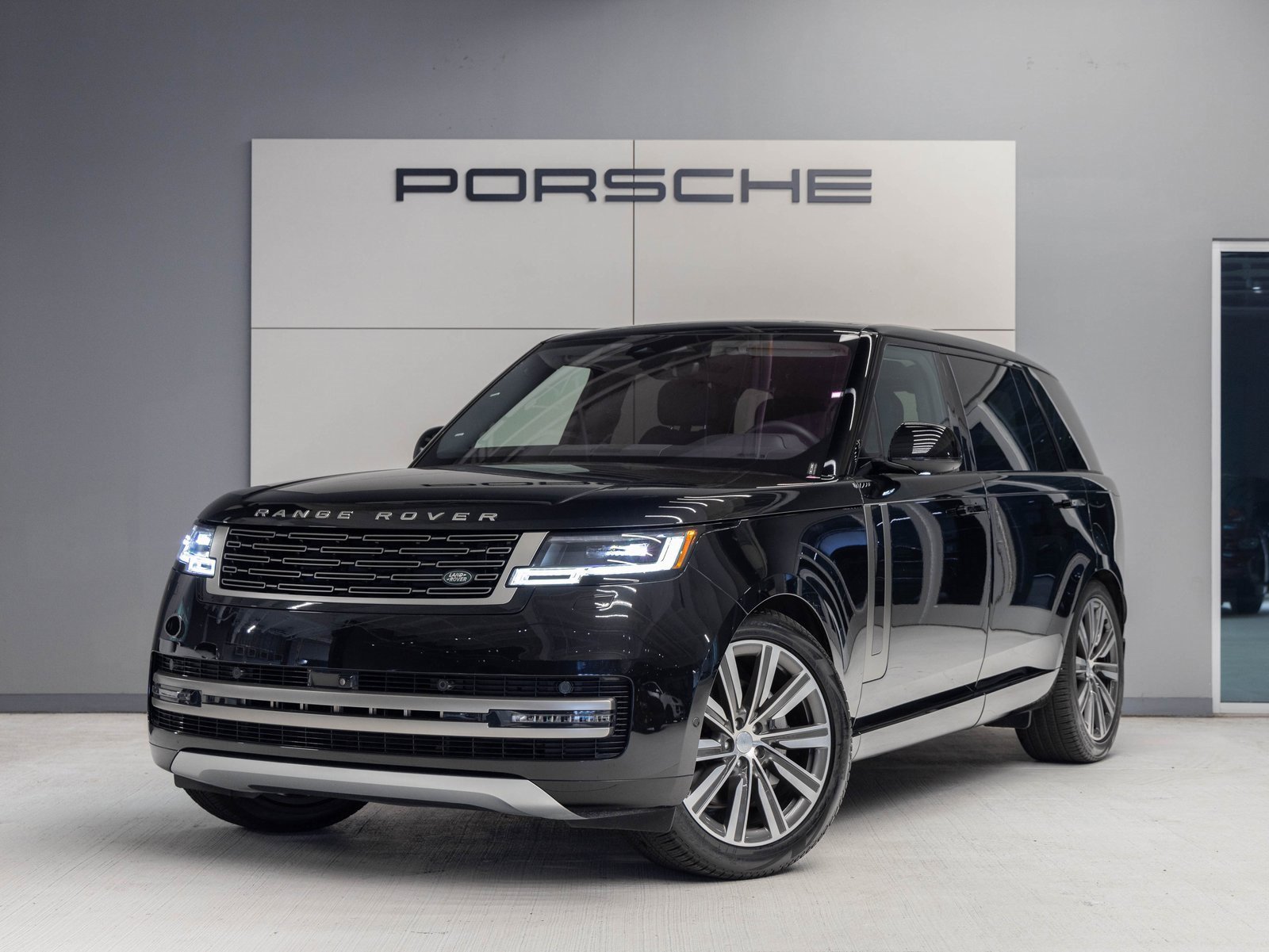 Used 2023 Land Rover Range Rover Long Wheelbase SE