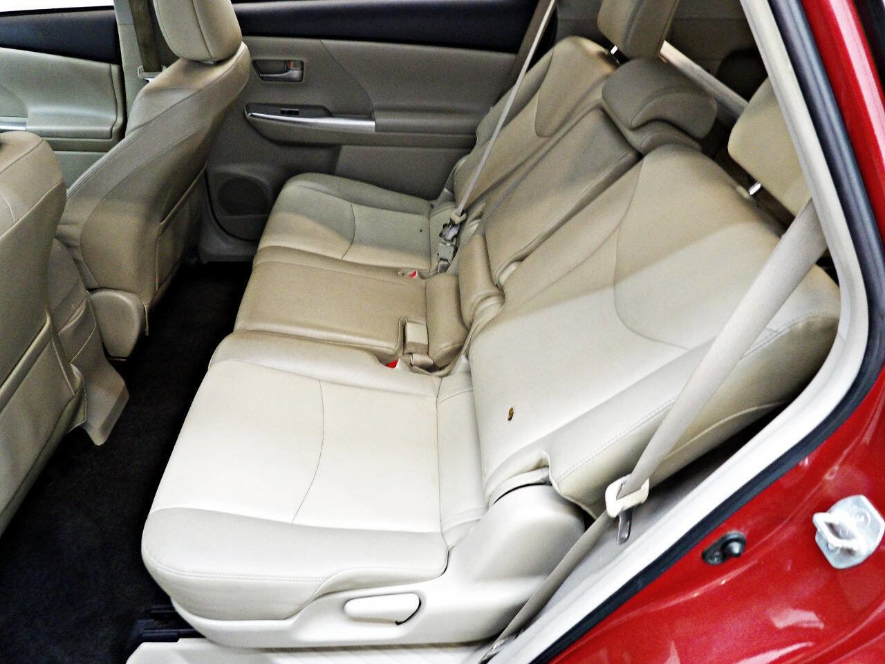 Used 2014 Toyota Prius V Five image 10