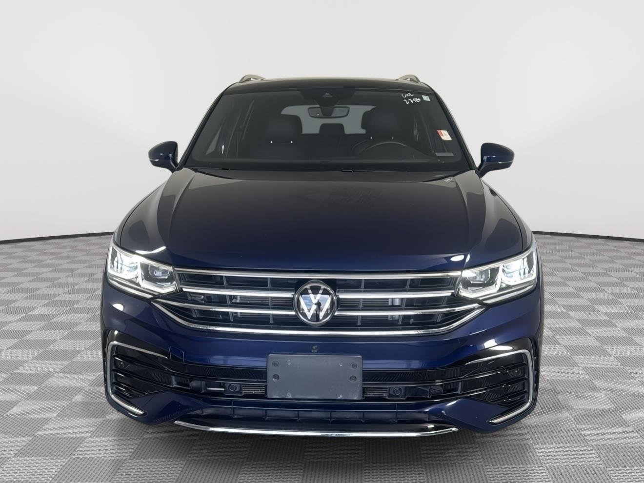 Used 2023 Volkswagen Tiguan SEL R-Line image 2