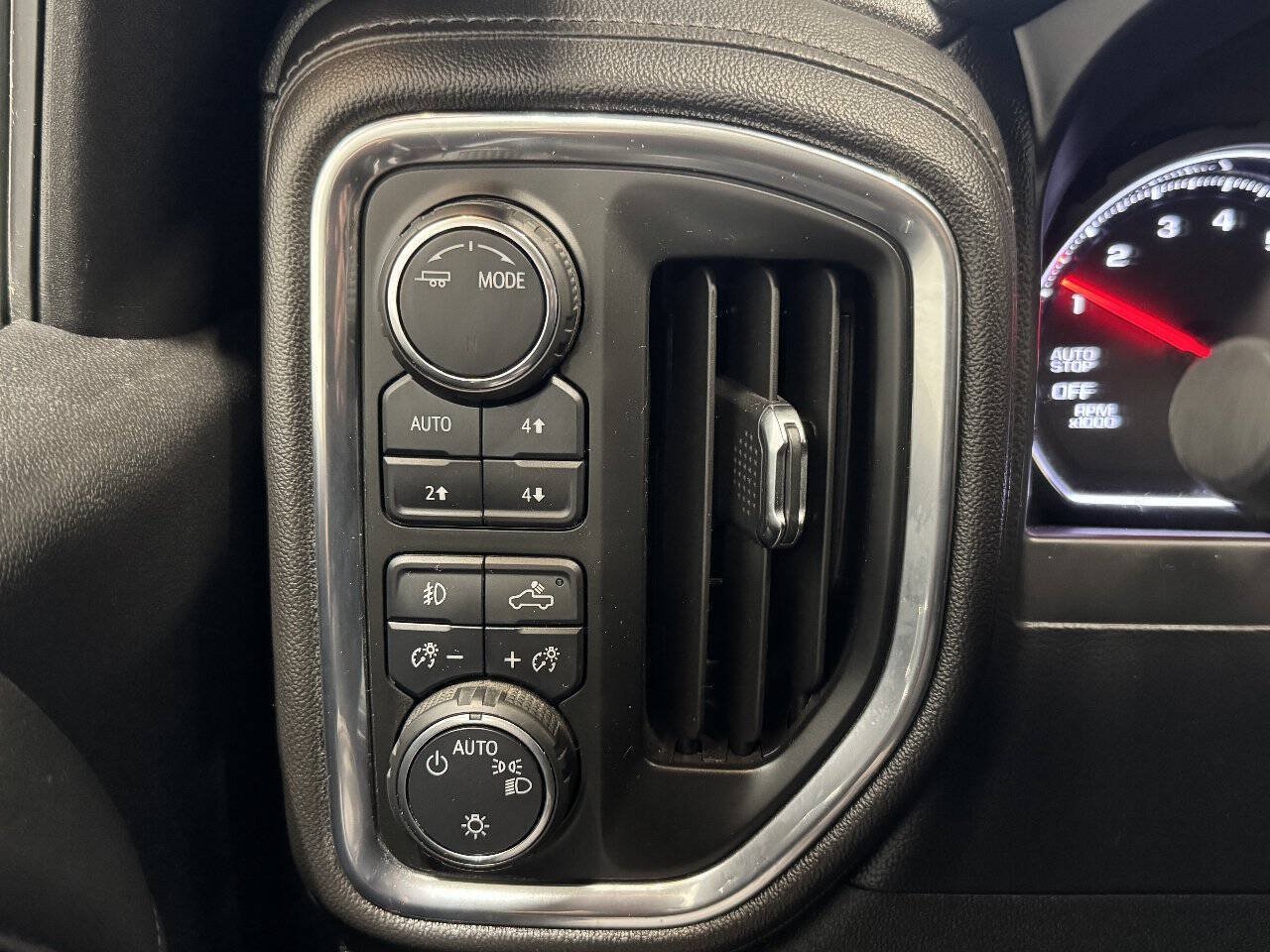 Used 2020 Chevrolet Silverado 1500 LT Trail Boss AWD/4WD image 34