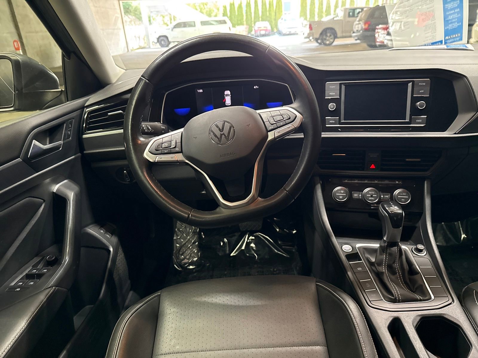 Used 2023 Volkswagen Jetta SE image 14