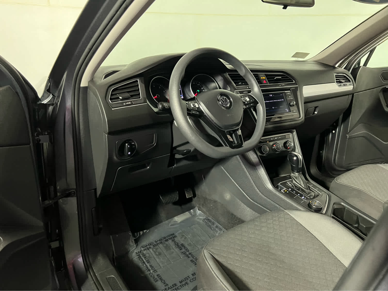 Used 2021 Volkswagen Tiguan S image 19
