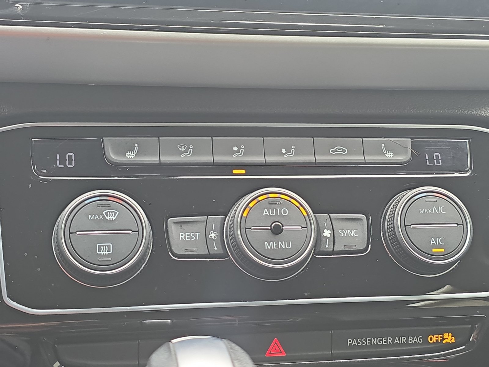 Used 2023 Volkswagen Atlas SE w/ Black Wheel Package FWD image 17