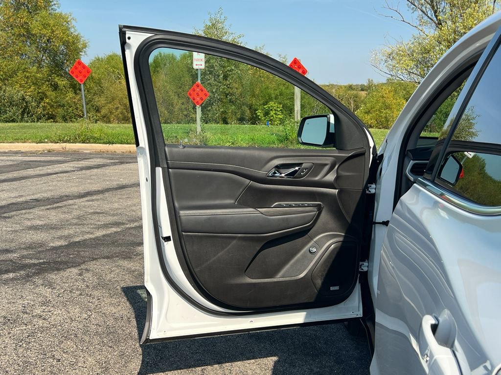 Used 2023 GMC Acadia SLT w/ LPO, Floor Liner Package image 12