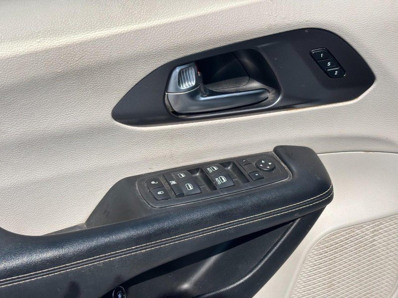Used 2022 Chrysler Pacifica Touring-L FWD image 19