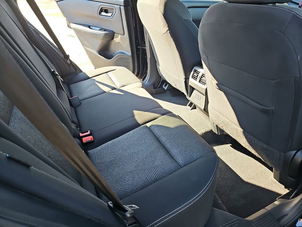 Used 2025 Nissan Rogue SV image 14