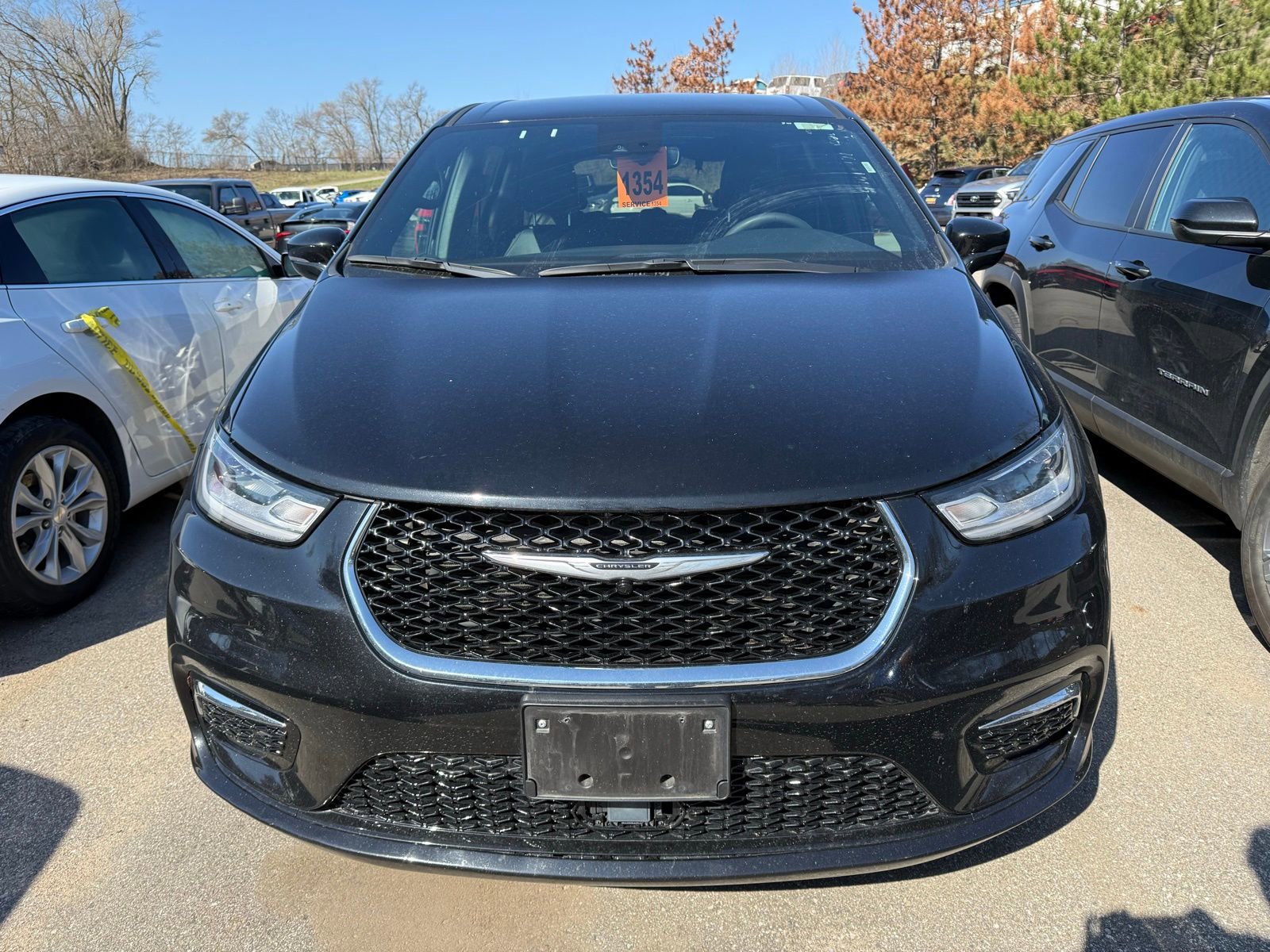 Used 2025 Chrysler Pacifica Select image 6