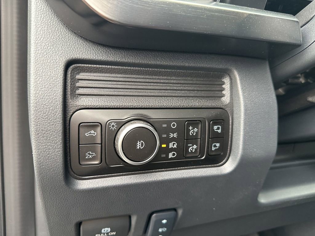 New 2026 Ford F250 Lariat w/ Black Appearance Package image 15