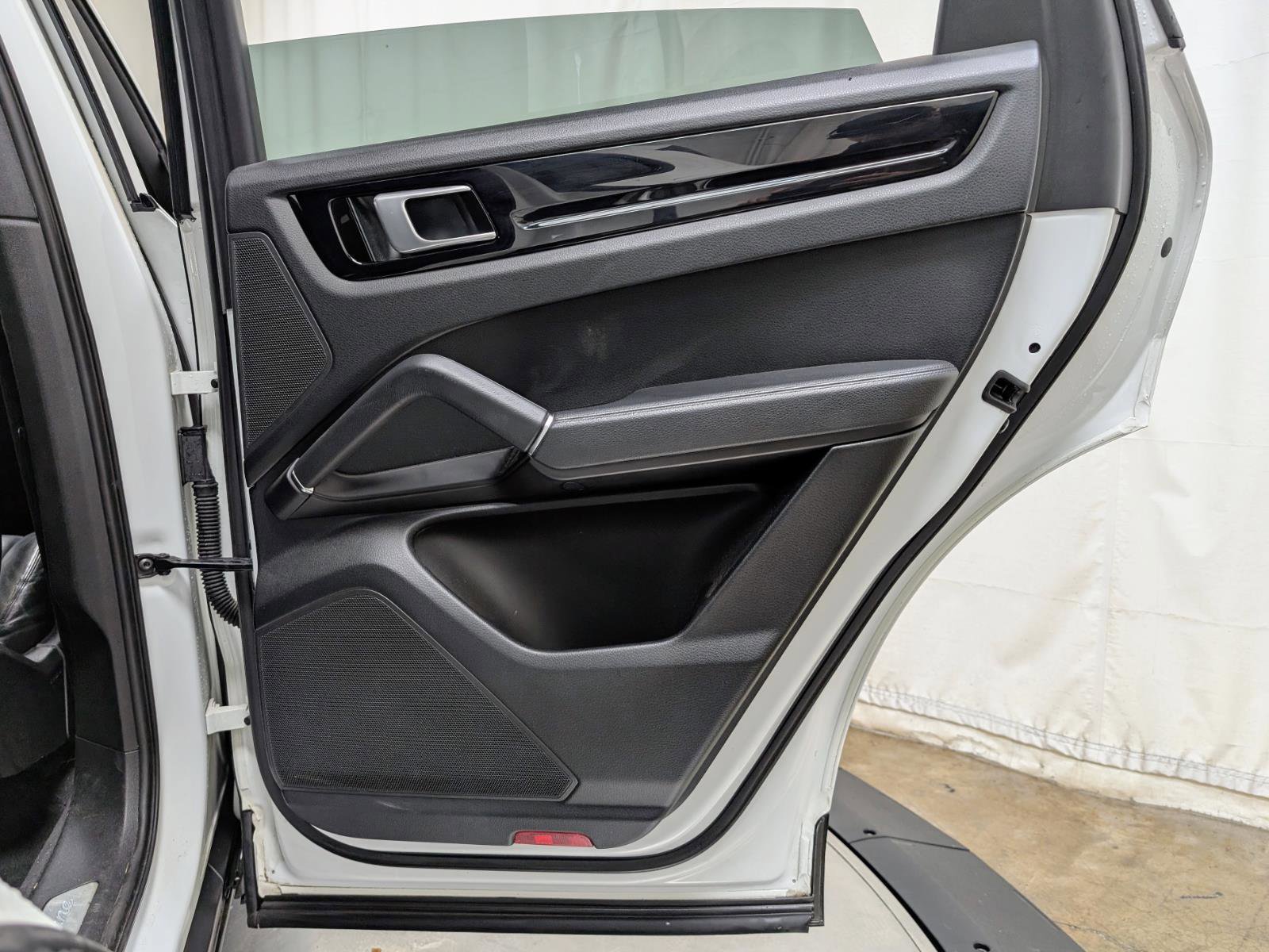 Used 2019 Porsche Cayenne image 20