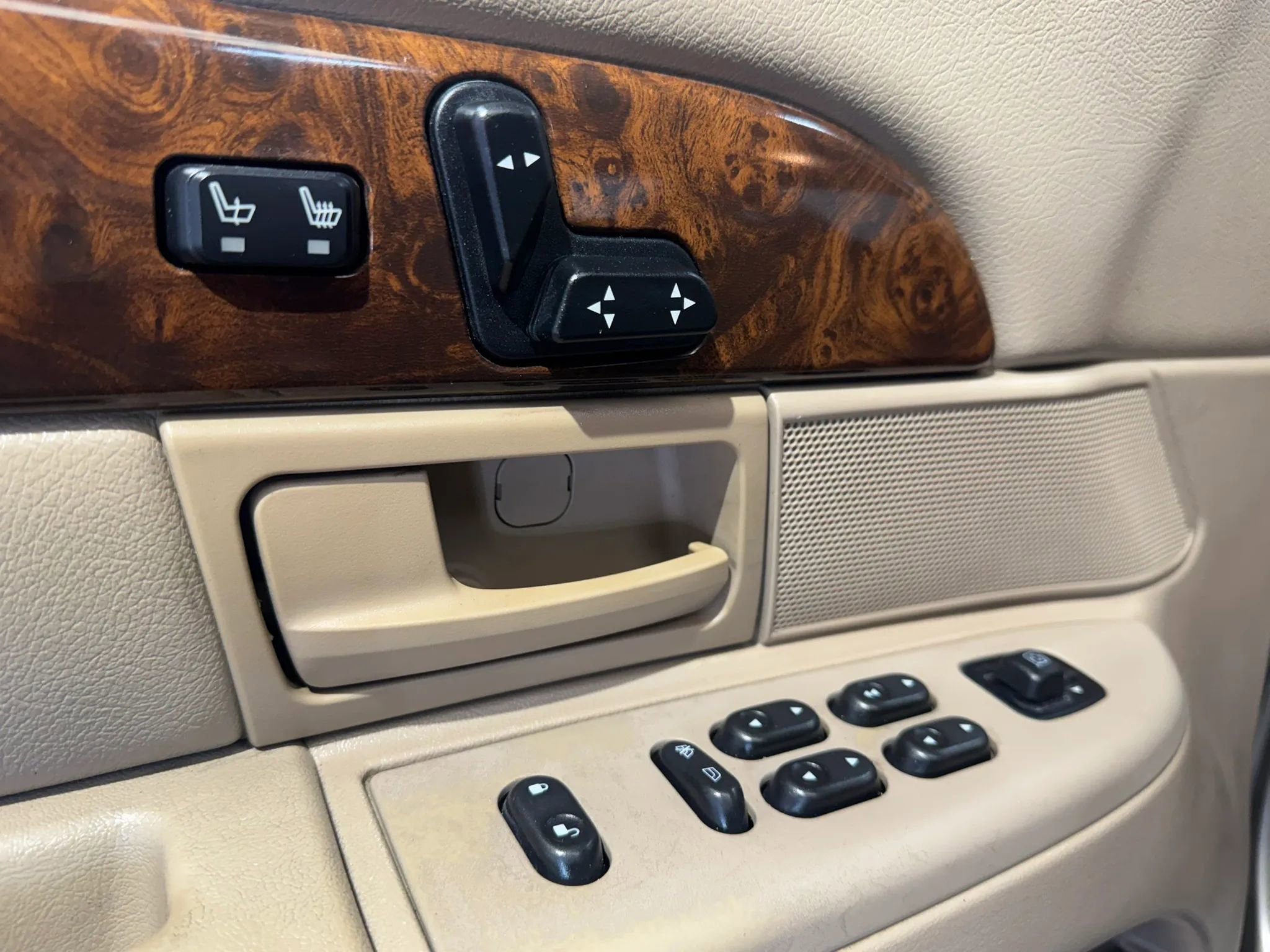 Used 2004 Mercury Grand Marquis LS RWD image 8