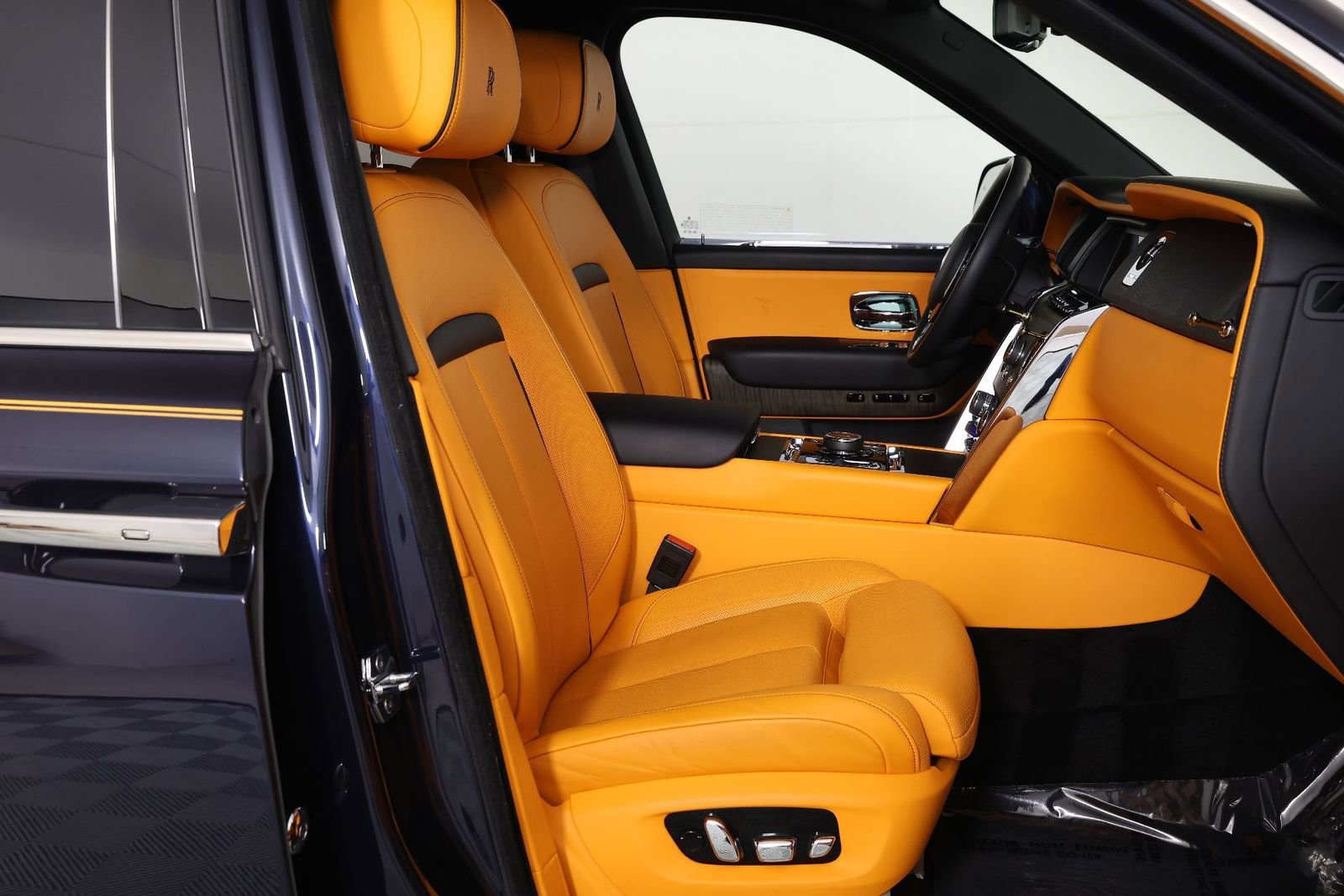 Used 2022 Rolls-Royce Cullinan w/ Cullinan Package AWD/4WD image 34