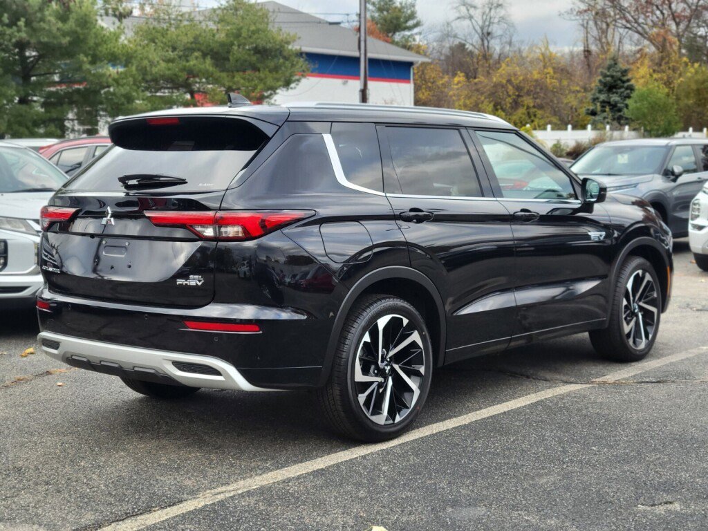 New 2025 Mitsubishi Outlander SEL image 5
