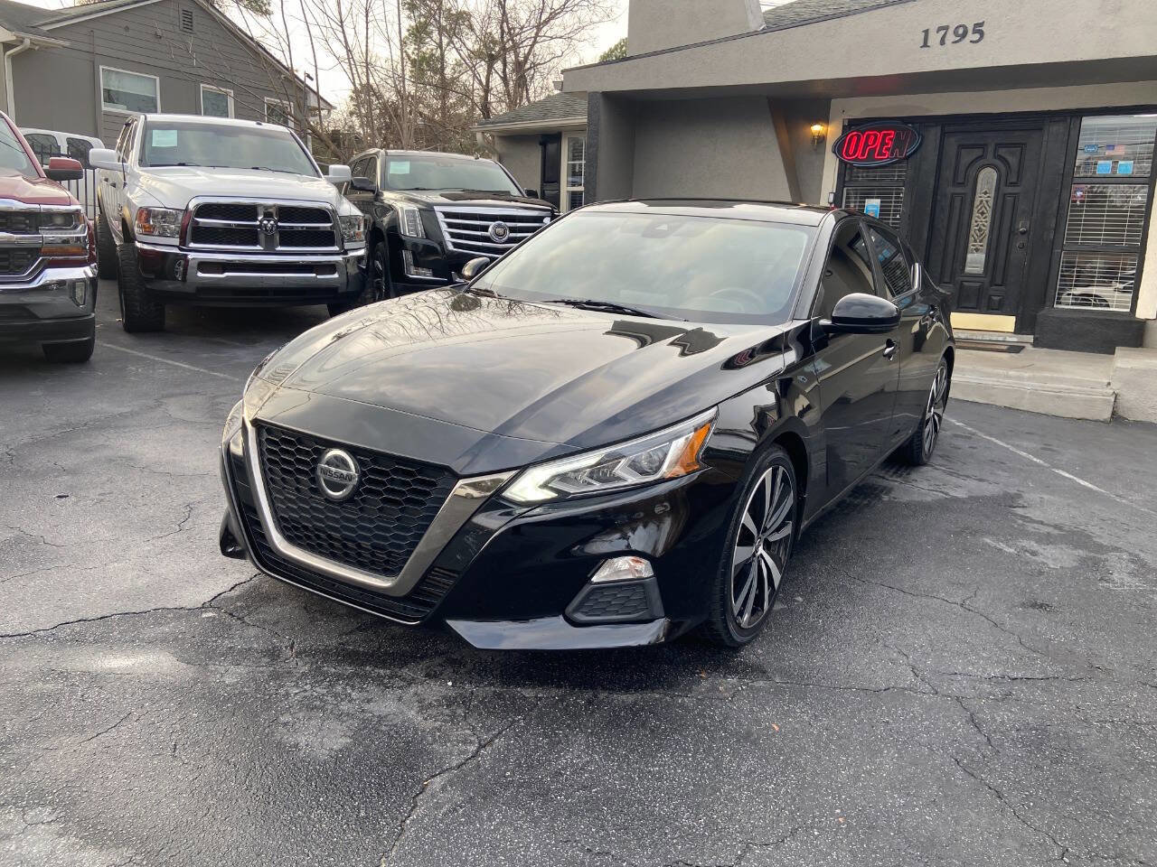 Used 2020 Nissan Altima 2.0 SR image 2