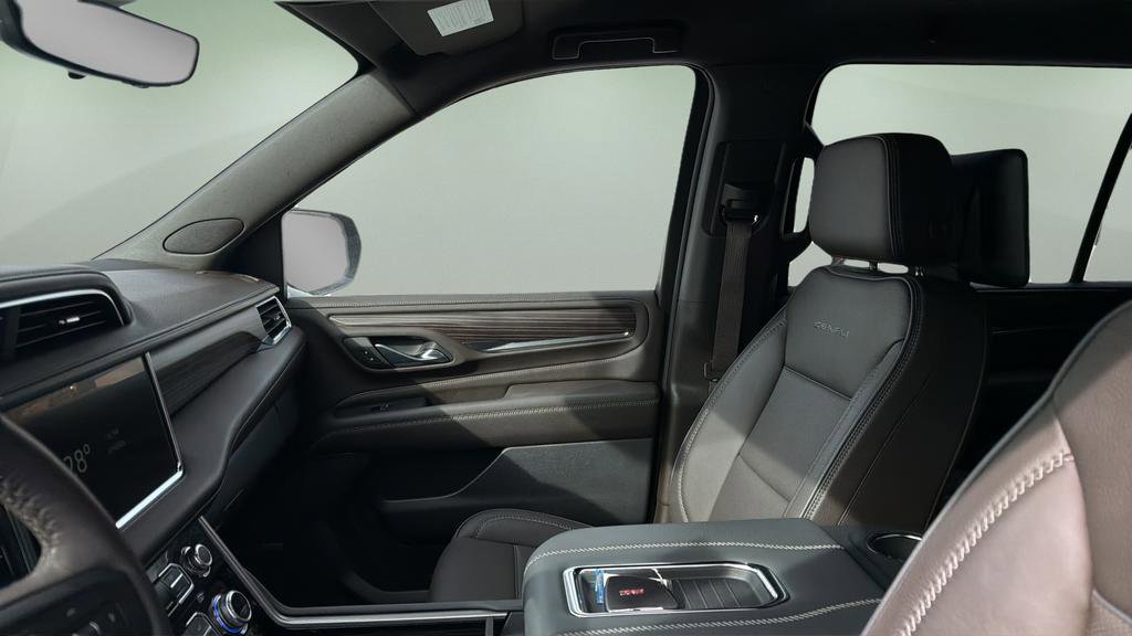 Used 2024 GMC Yukon XL Denali w/ Advanced Technology Package image 12