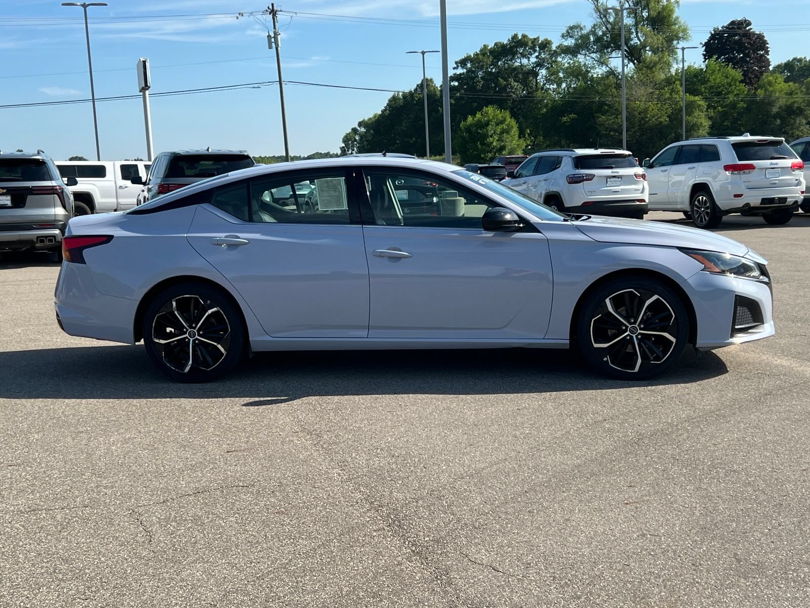 Used 2024 Nissan Altima 2.5 SR FWD image 43