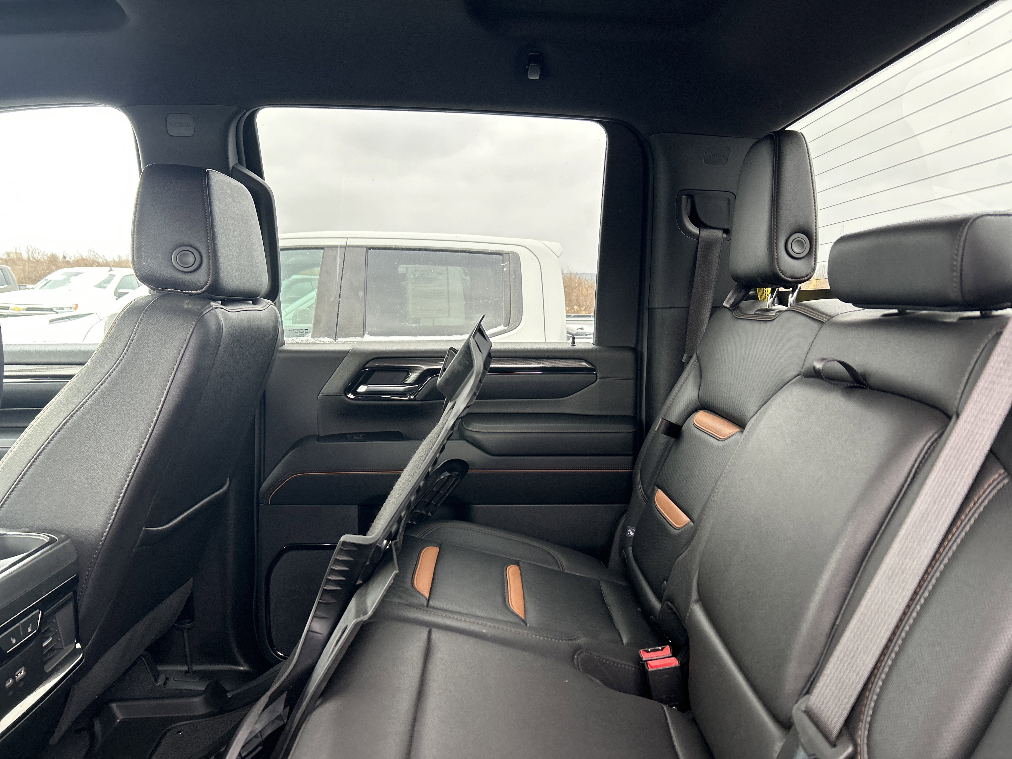 Used 2024 GMC Sierra 2500 AT4 image 14