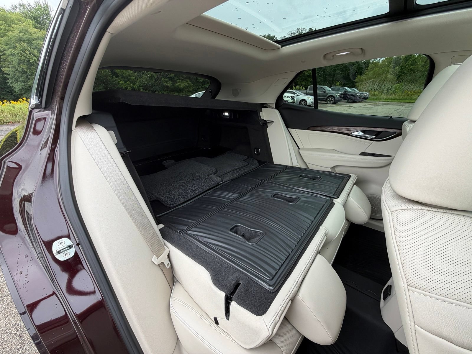 Used 2023 Buick Envision Avenir AWD/4WD image 32
