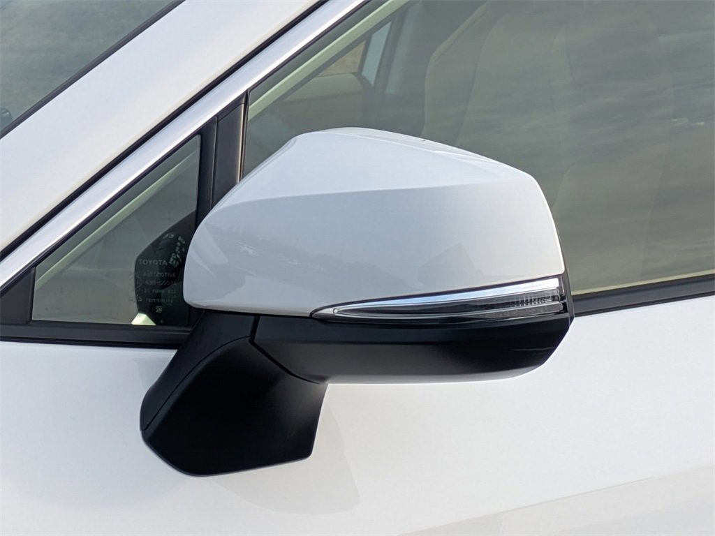 Used 2022 Toyota RAV4 XLE image 11