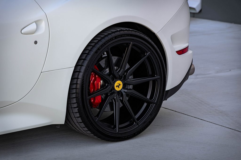 Used 2016 Ferrari California T image 7