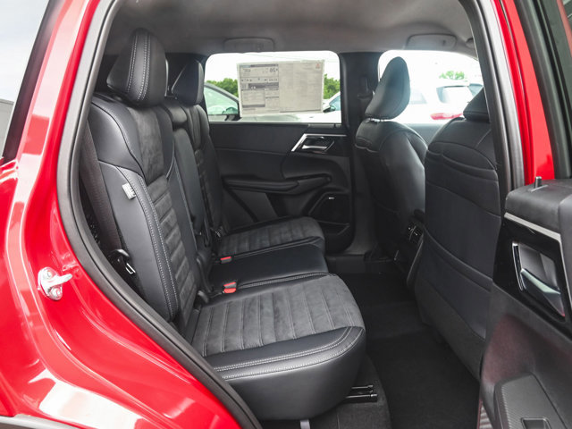 New 2025 Mitsubishi Outlander SE image 29