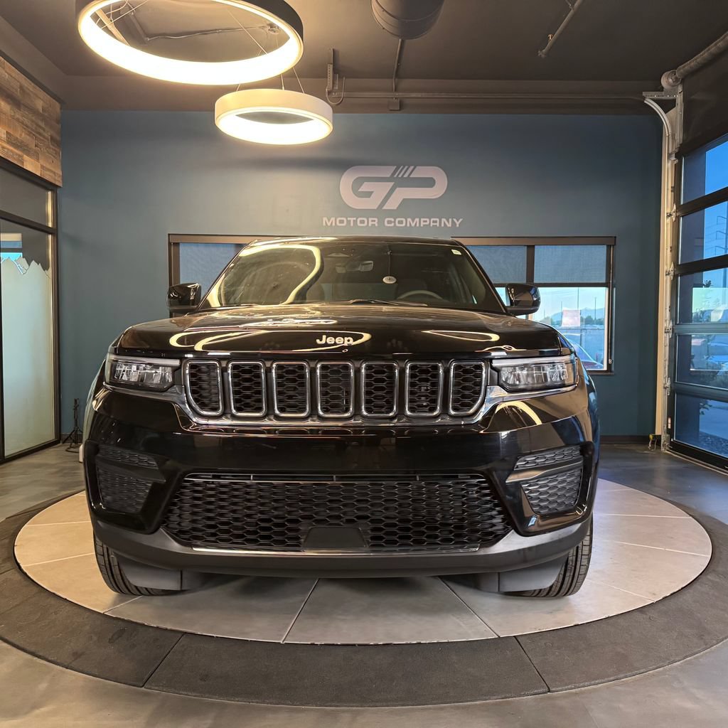 Used 2025 Jeep Grand Cherokee Laredo X w/ Luxury Tech Group I AWD/4WD image 8